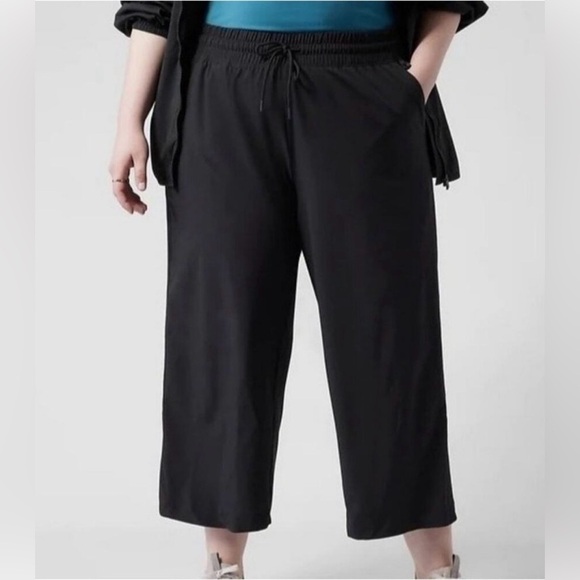 Athleta Avenue Black Wide Leg Crop Pant Size 24 - Picture 1 of 13